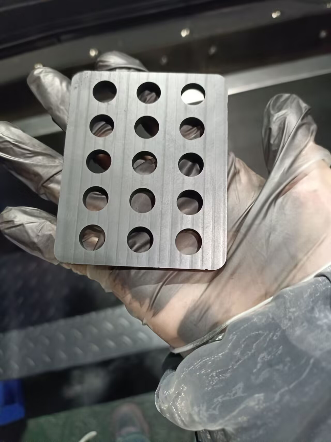 石墨治具是以石墨材料製成的工藝裝備